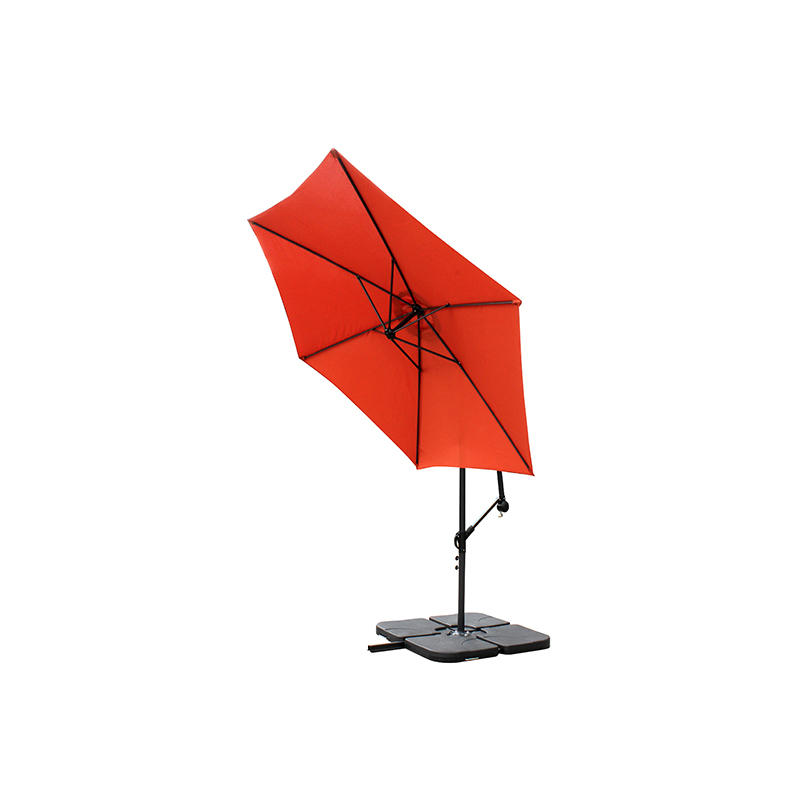Paraguas colgante en patio con base cruzada